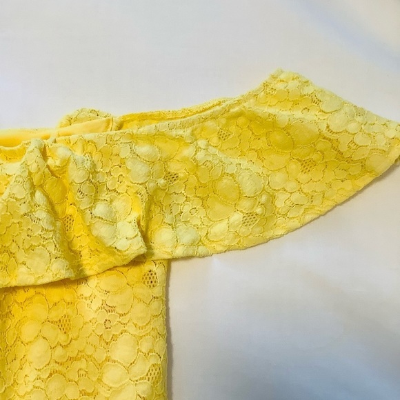Lemon Yellow Small Lace Off the Shoulder Lined Top - Picture 3 of 8